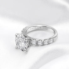 Load image into Gallery viewer, 3.5 Ct.TW Round Brilliant with 0.8 Ct.TW Side Stones Diamond Ring