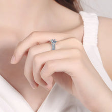 Load image into Gallery viewer, 0.5 Ct.TW Round Brilliant VVS Diamonds Ring Set in 14K White Gold