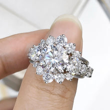 Load image into Gallery viewer, Exquisite 9.8 Ct.TW Round Brilliant VVS Diamond Halo Engagement Ring