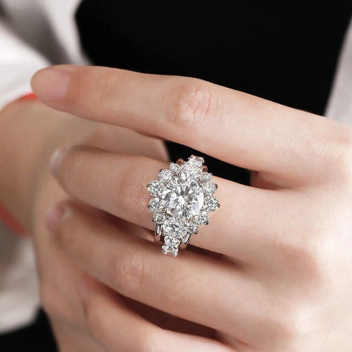 Exquisite 9.8 Ct.TW Round Brilliant VVS Diamond Halo Engagement Ring