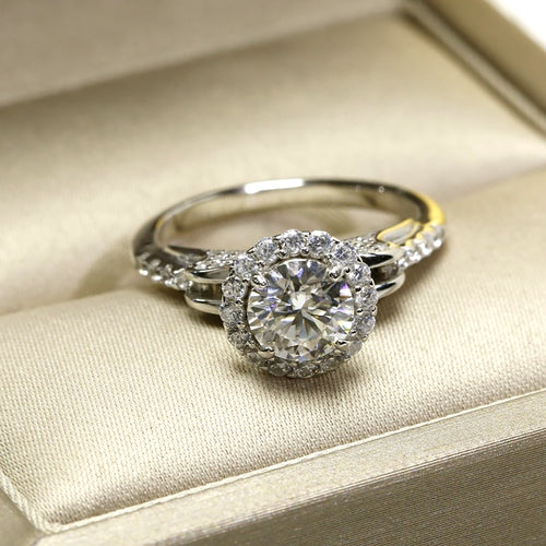 1.0 Ct.TW Round Brilliant VVS Solitaire Diamond Ring in White Gold