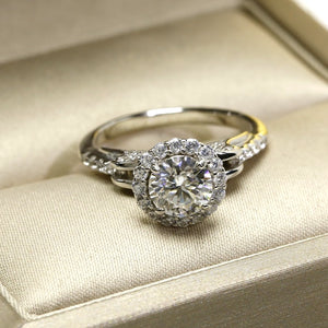 1.0 Ct.TW Round Brilliant VVS Solitaire Diamond Ring in White Gold