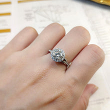 Load image into Gallery viewer, 1.0 Ct.TW Round Brilliant VVS Solitaire Diamond Ring in White Gold
