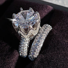 Load image into Gallery viewer, Luxurious 4.91 Ct.TW Round Semi-Precious Gems High Carbon Diamond Rings
