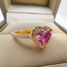 Load image into Gallery viewer, 18K Yellow Gold 2.0-carat Heart Brilliant VVS Diamond Cocktail Ring