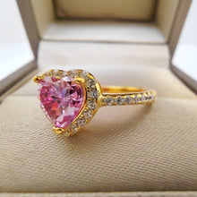 Load image into Gallery viewer, 18K Yellow Gold 2.0-carat Heart Brilliant VVS Diamond Cocktail Ring